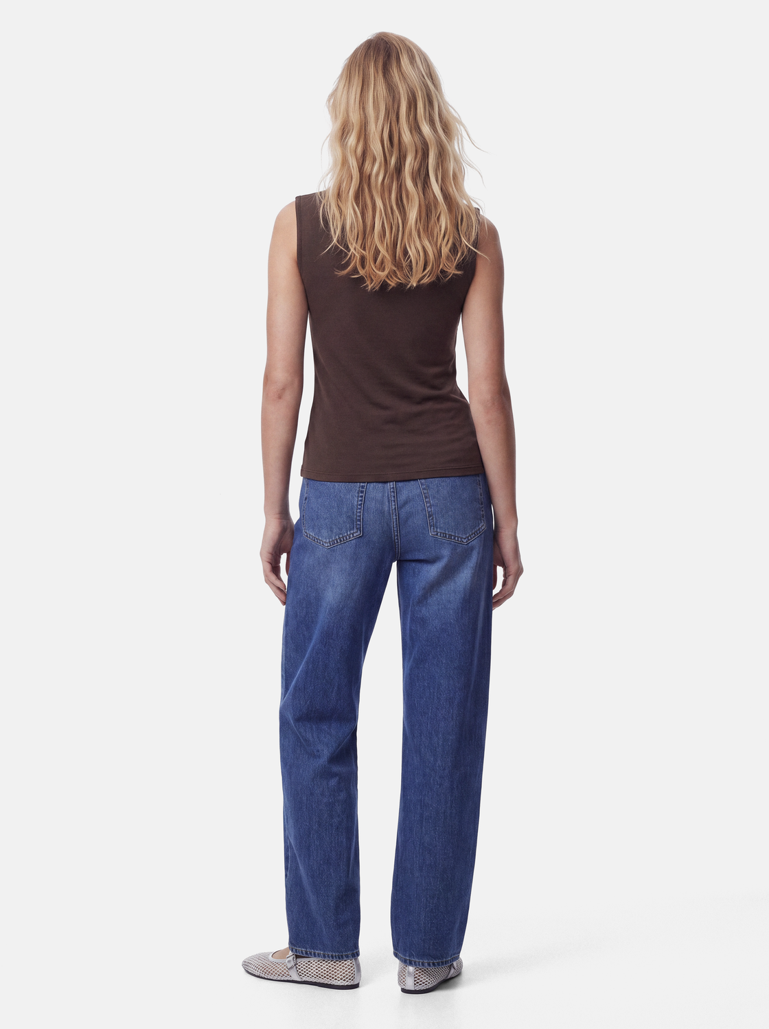 model_shot-back